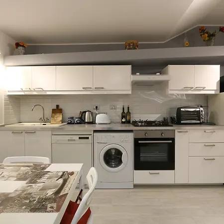 לינה וארוחת בוקר Germana House *